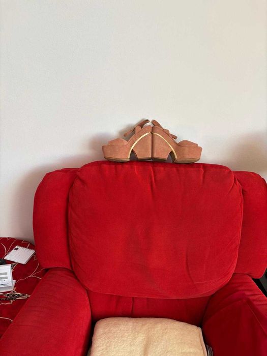 Vând sandale Michael Kors , mărimea 5(35) , foarte confortabile