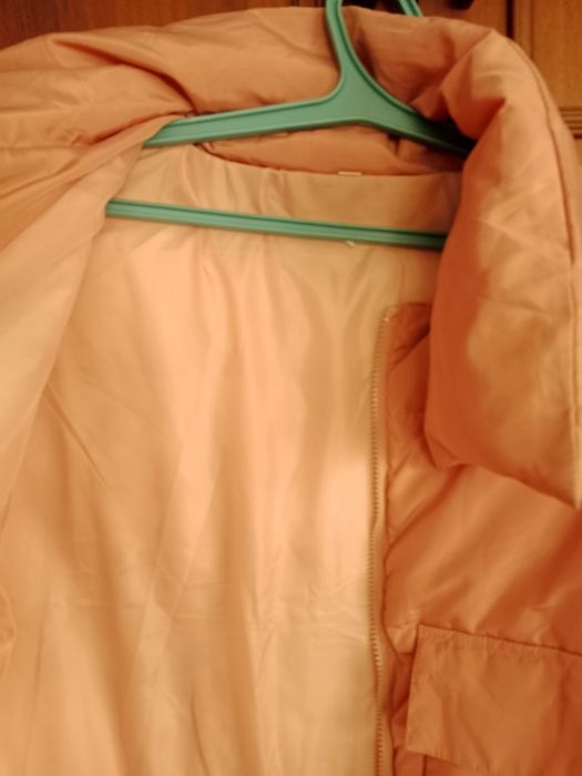 Продам ,розовую куртку