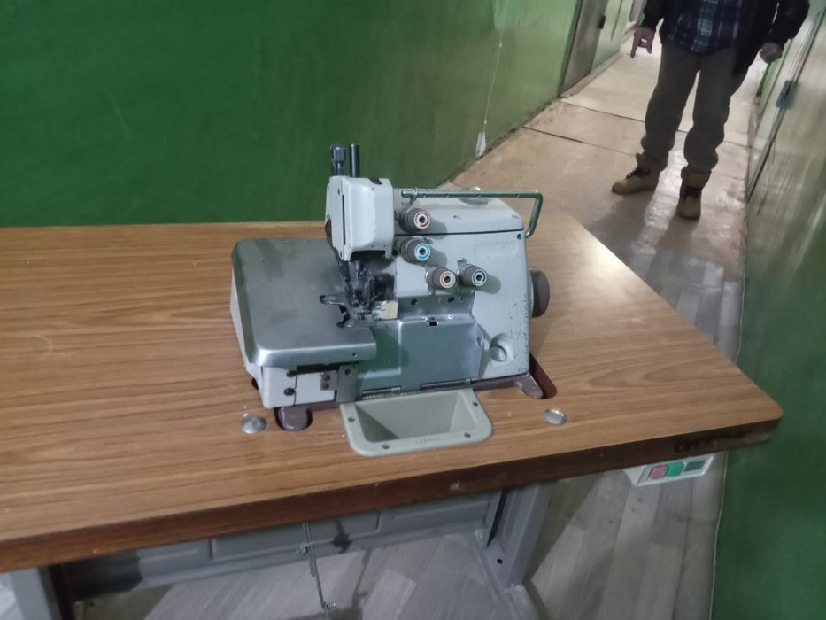 Продам оверлок бу