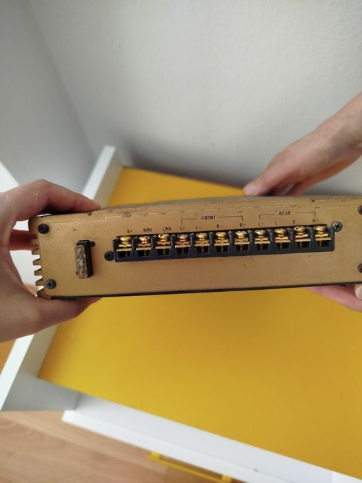 Usilitel ekvalayzer Aciko 4x50