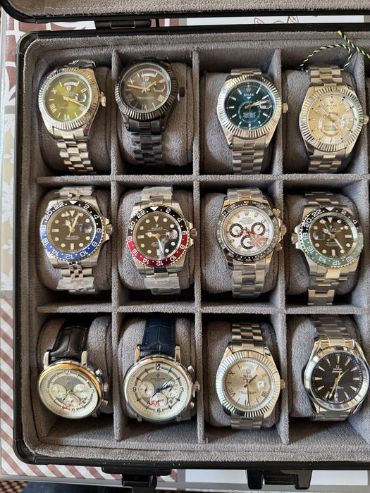 Чемадан часов по оптовой цене 24 шт