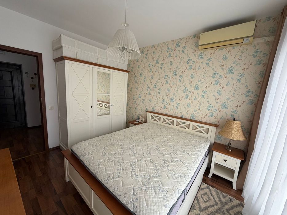 Se închiriază apartament 2 camere mobilat, cu 2 locuri parcare demisol