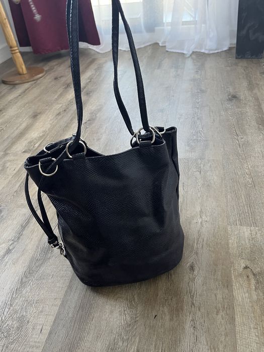 Geanta si rucsac 2 in 1 mov cu insertii negre