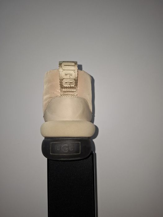 Ghete ugg si guess marimea 36