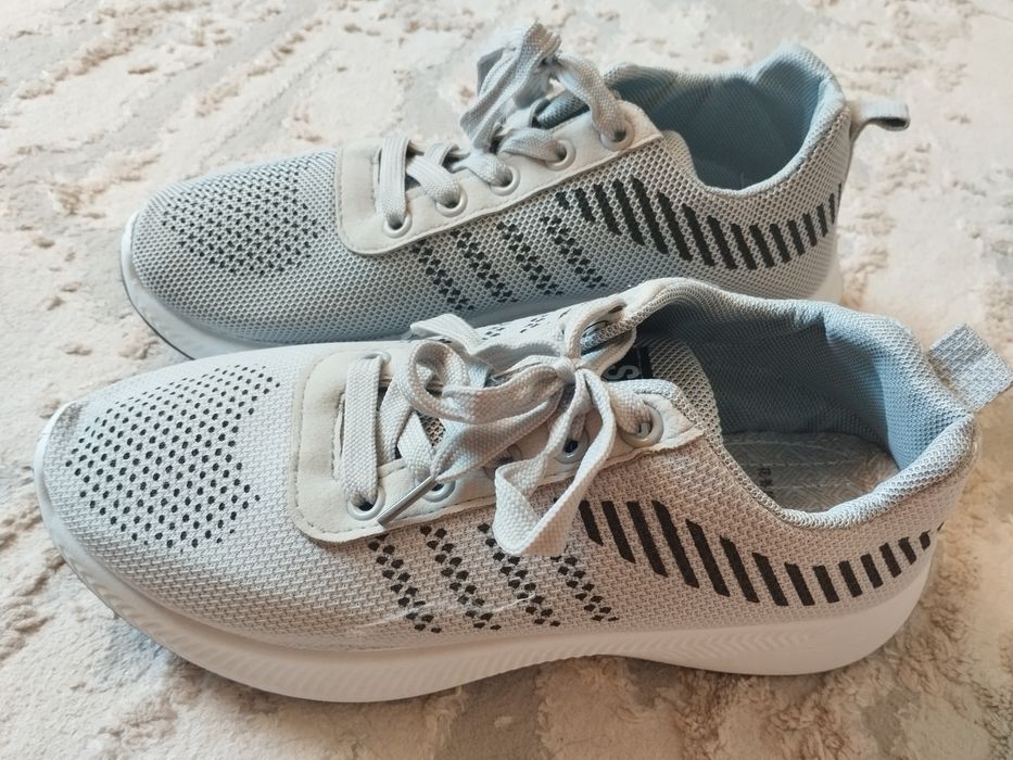 Кроссовки отличного качество