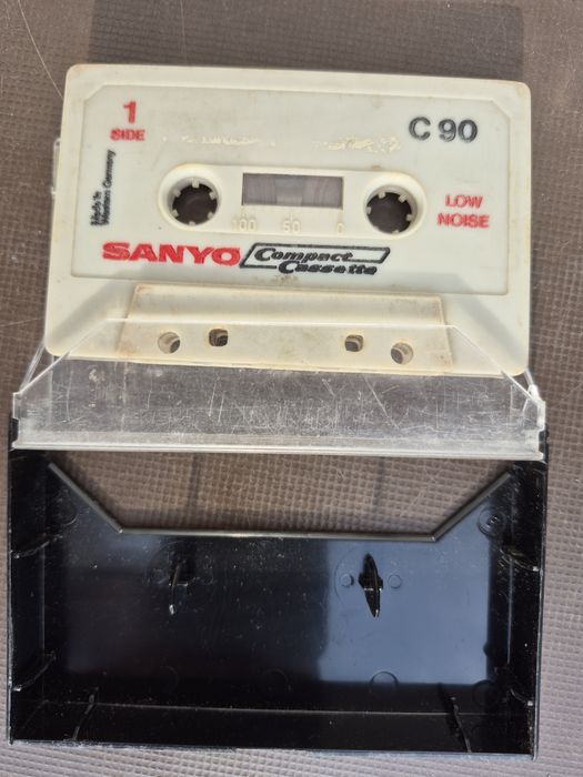 Vând 10 casete audio originale Sanyo & Sony muzica Grecesca & clasica  de 12-60-90 minute foarte bune pentru reinregistrare
