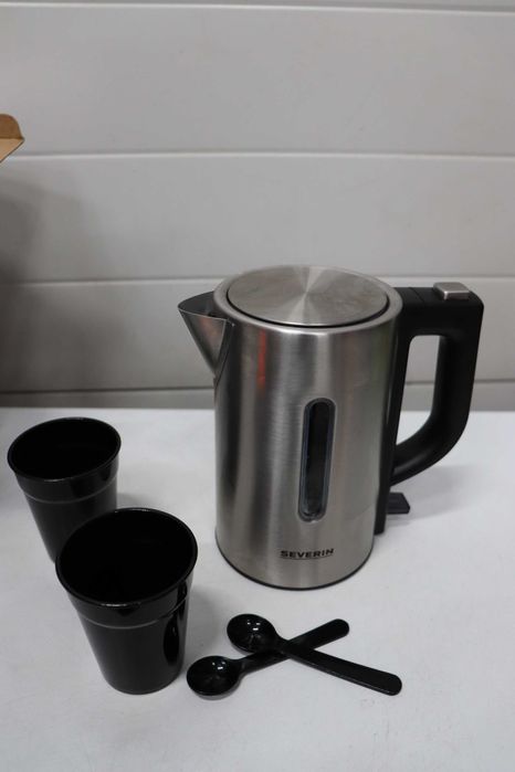 Пътна кана Severin WK3647, 0,5 л, 2200W, 2 пластмасови чаши и 2 лъжици