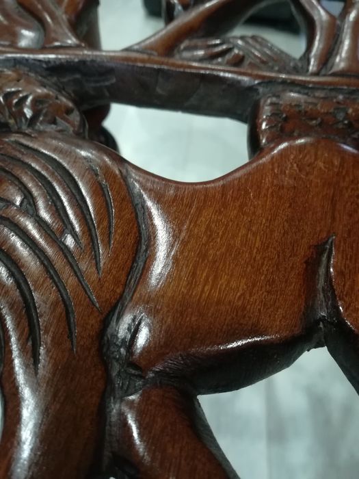 Маса - дърворезба