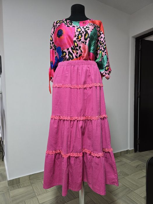 Fusta fucsia din raiat, model cu volane, bumbac premium;