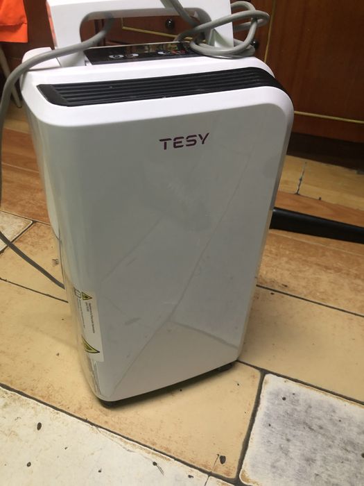 Vand dezumidificator Tesy dhf 10 cel