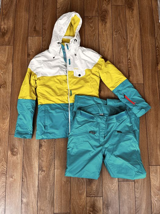 Дамски комплект за ски - яке, панталон, блуза, ръкавици, шапка