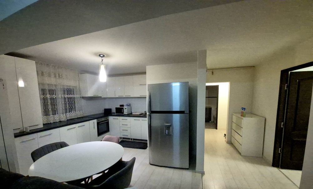 Vand/ Inchiriez   Apartament 4 camere, langa AXA Cafe