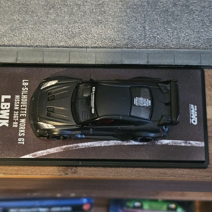 Inno 1:64 Black Carbon GTR R35 LBWK macheta auto premium limitata
