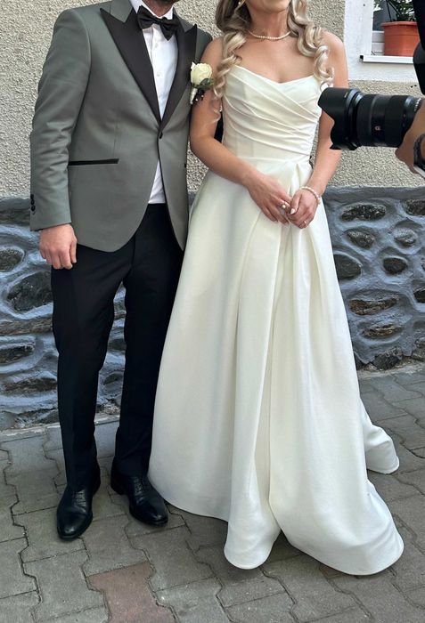 Rochia mea de mireasă – ivory, cu trenă și crăpătură pe picior