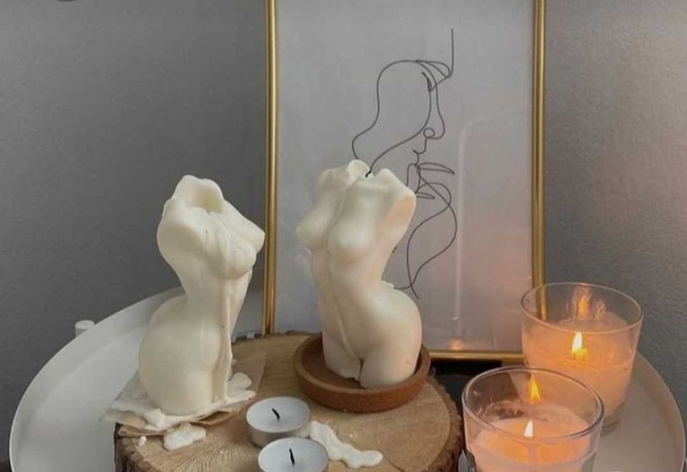 Подарък за приятел - ароматни свещи мъжко и женско тяло candles