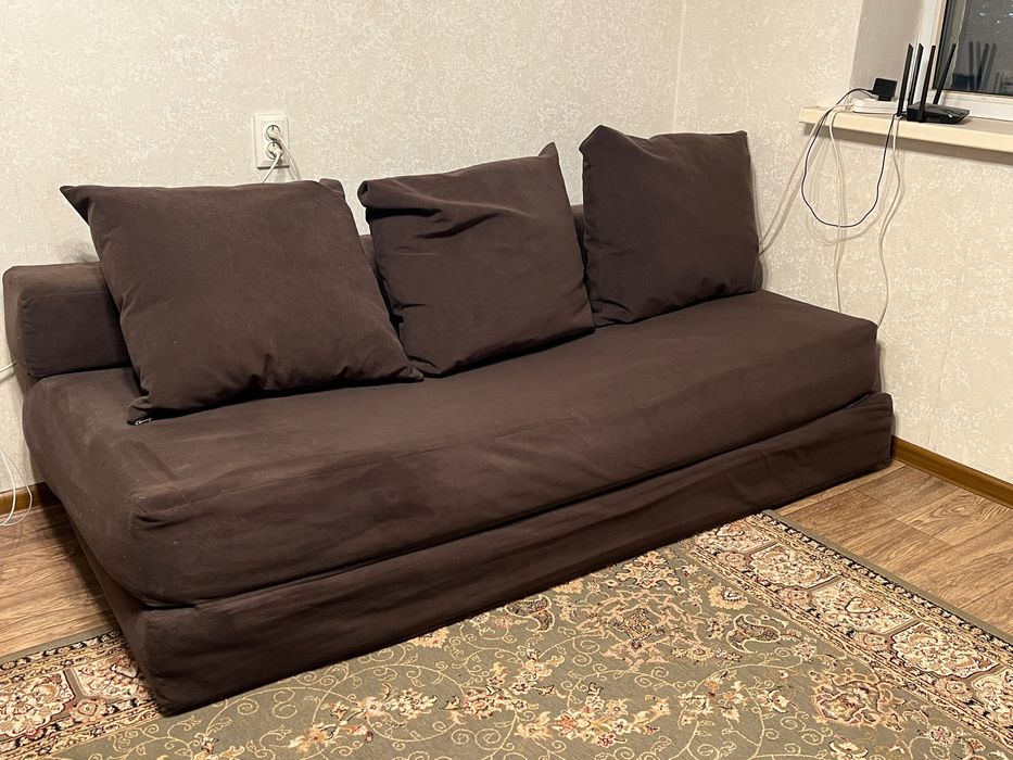 Бескаркасный диван