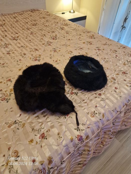 Căciulă de damă și bărbat