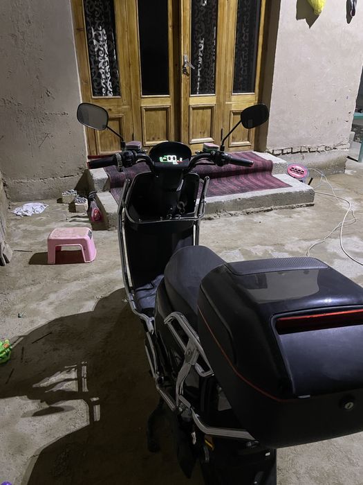 електрони скутер сотилади