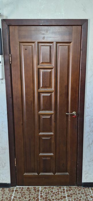 Двери стол и стули