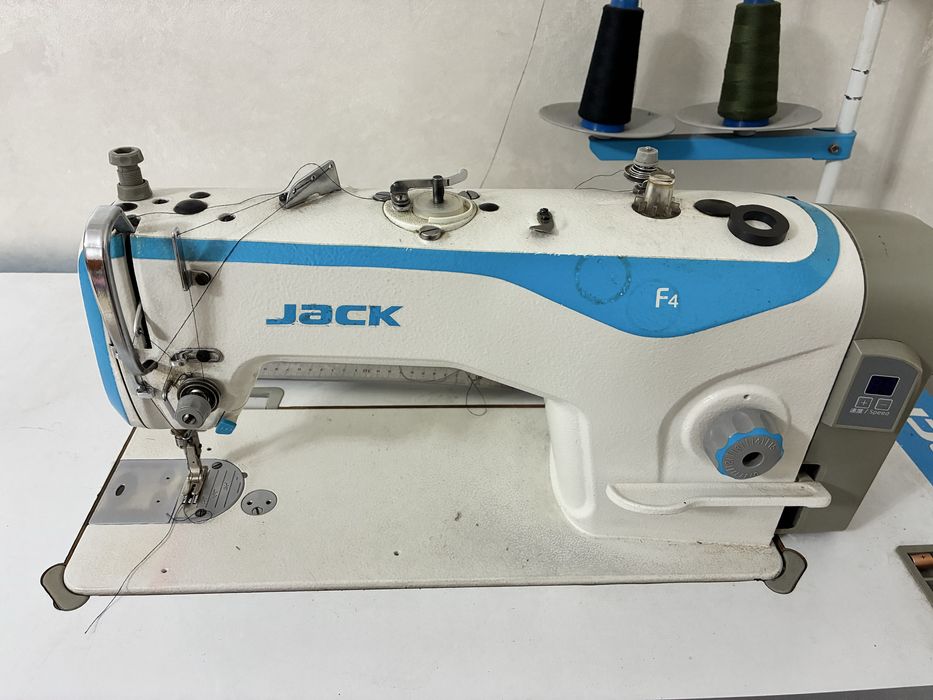 Швейная машина Jack F4