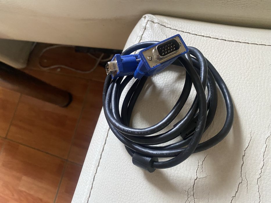 Cablu vga 1,5m 5lei/bucata