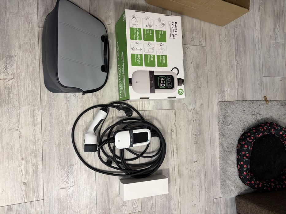 RHEIDON TECH Portable EV charger PC200 Black cable 16A, 3,6 kw