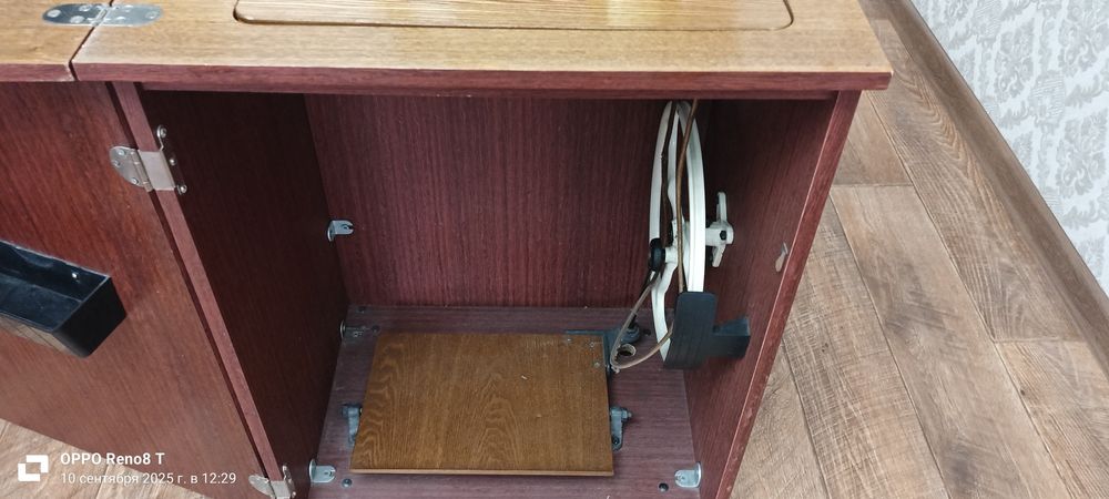 Продам швейную машинку