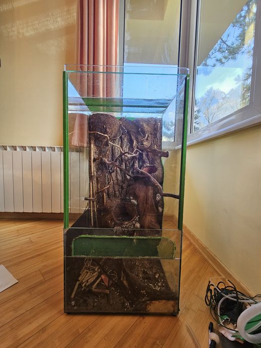 Терариум за гущер, жабки и др влечуги. 80.5х40.5х40см. Аксесоари