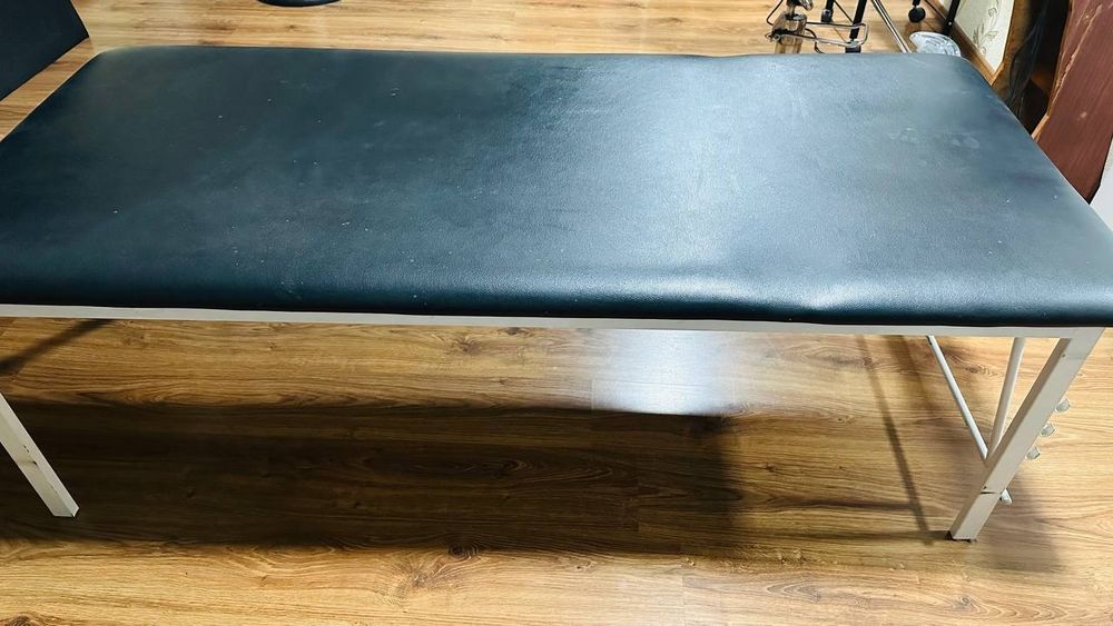 Кушетка для массажа и косметологии