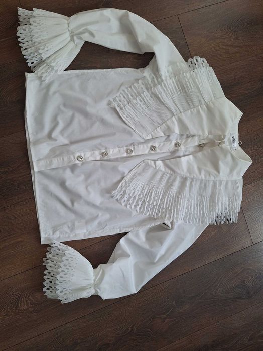 Бяла дамска ризка