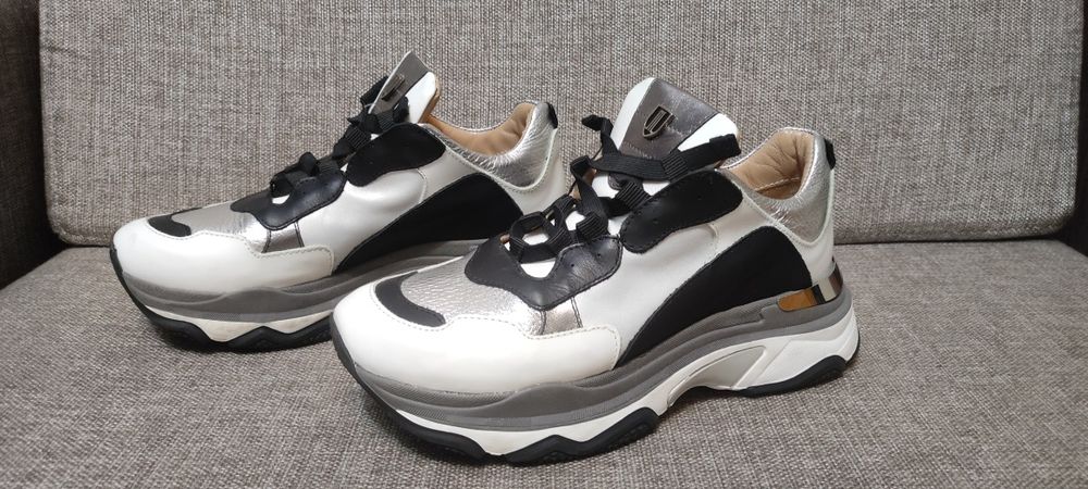 Женские кроссовки бренда G. K. Mayer. Размер 39.