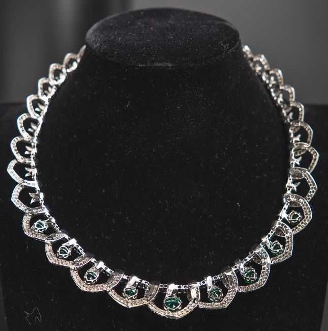 Excepțional colier din aur alb, decorat cu smaralde și diamante