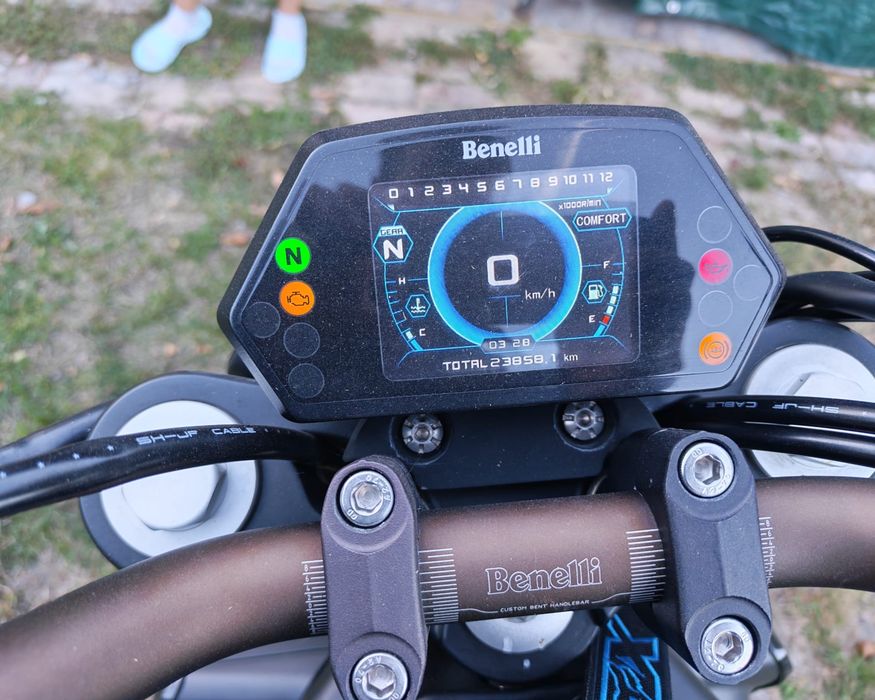 Vând Benelli 502 C