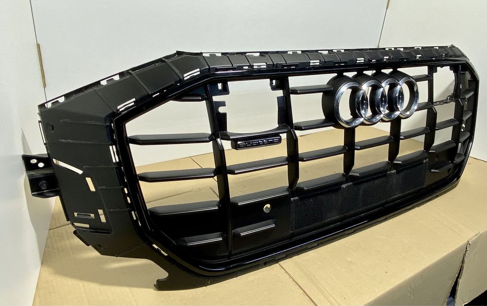 Grila centrala Audi Q8  Cod: 4M8853651 AF