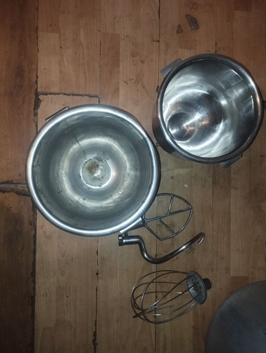 Продам хороший большой тестомес