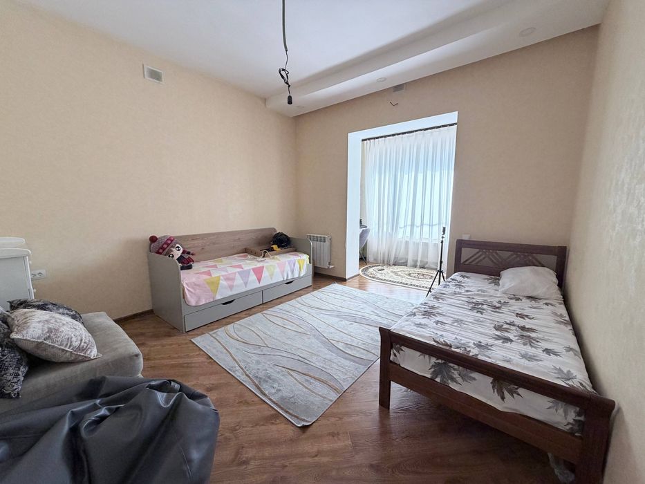 Карасу-6 ,Амир Темур Махалля Дом 3 сотки 2 этажа.Ор-р Трюфель ресторан