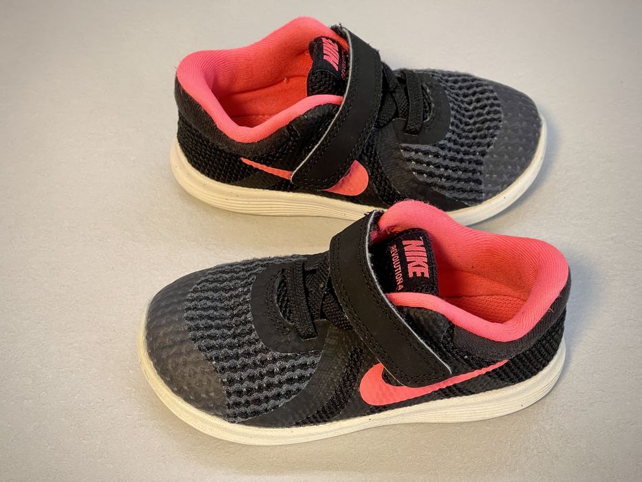 Adidasi NIKE, marime 23 !!