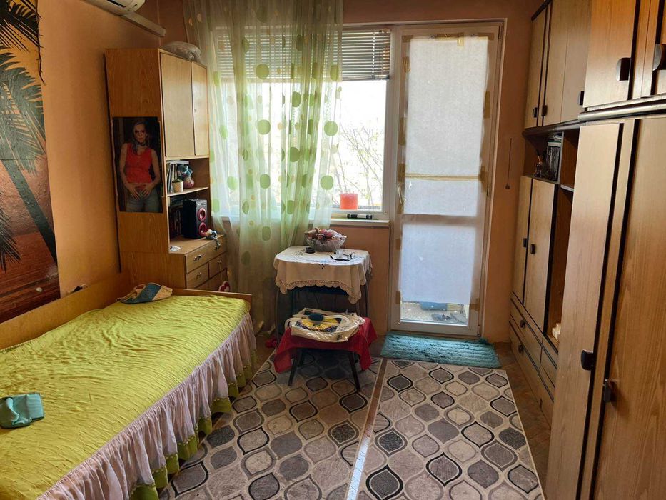 Двустаен апартамент за продажба до у-ще „Св. Св. Кирил и Методий“, гр. Казанлък