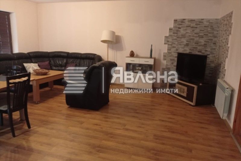 Производствено хале с жилищна част в Крумово