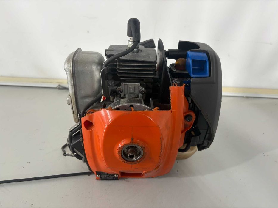 Двигател за тример Husqwarna 122cc