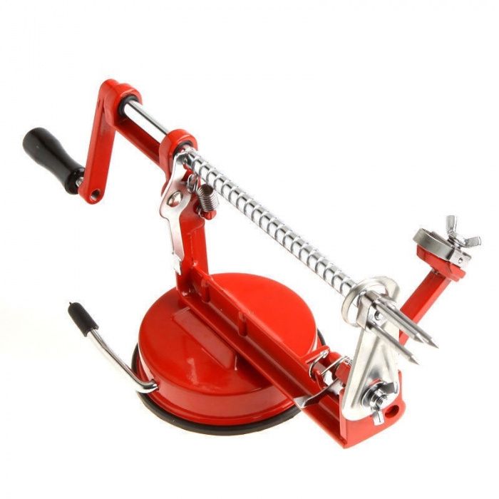 Чистит фрукты и овощи