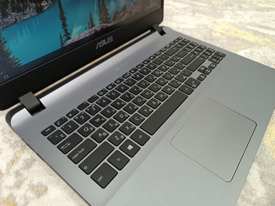 НОУТБУК Asus Windows 10 Full HD экран.