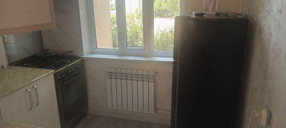 Продаётся 1 ком 1 микрорайон ОКТЯБРЬ