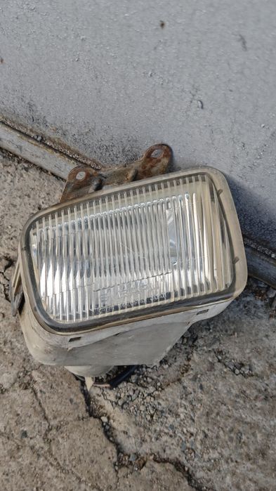 Продам противотуманку Субару