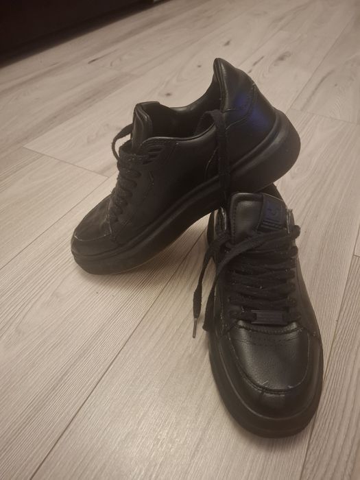 Adidasi Pull & Bear