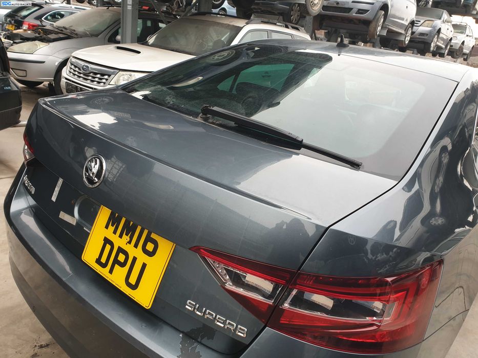Capota Portbagaj Dezechipat cu Luneta Geam Sticla Skoda Superb 3 Berlina Sedan NFL Non Facelift 2015 - 2019 Culoare LZFY [K9421S]
