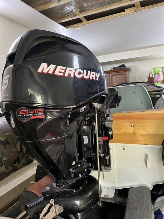 Продам моторную лодку
