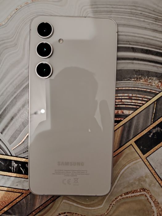 Продам Самсунг галакси s24 FE