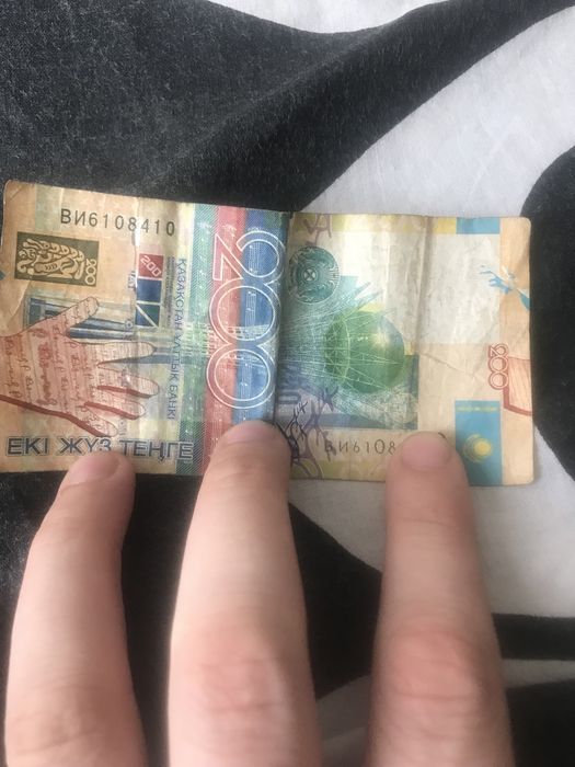 Купюра 200 тенге