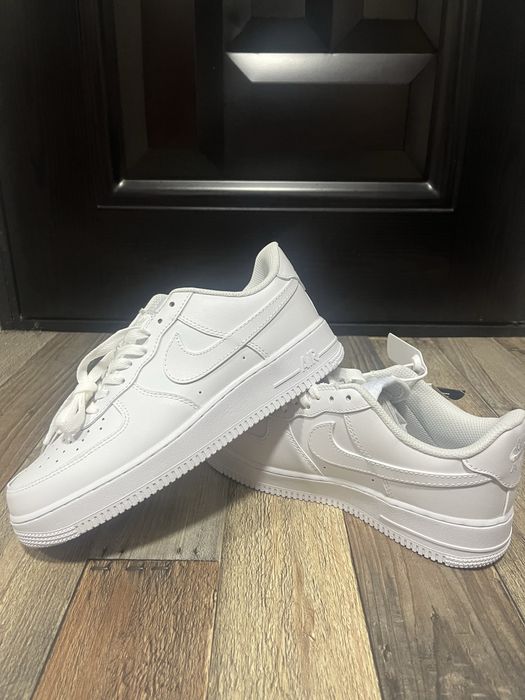 Nike Air Force 1 TRIPLE WHITE, marimea 42 (NOI)